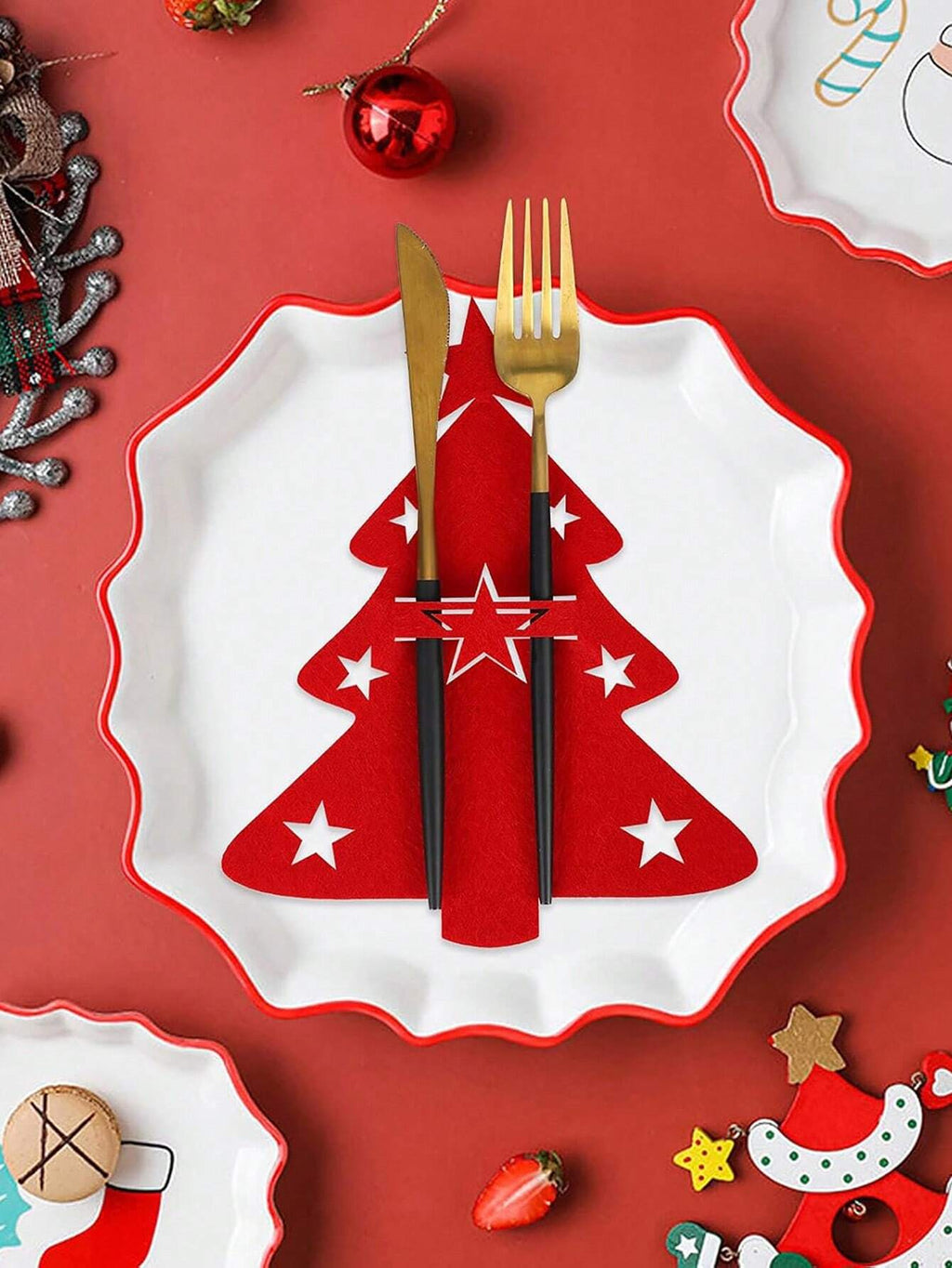 12-Piece Red and Green Christmas Tree Cutlery Holder Set – Felt Fork and Spoon Bags for Holiday Table Décor, Festive Dinner Parties, and Christmas Decorations. Perfect for Family Gatherings, Holiday Meals, and Seasonal Gifts.