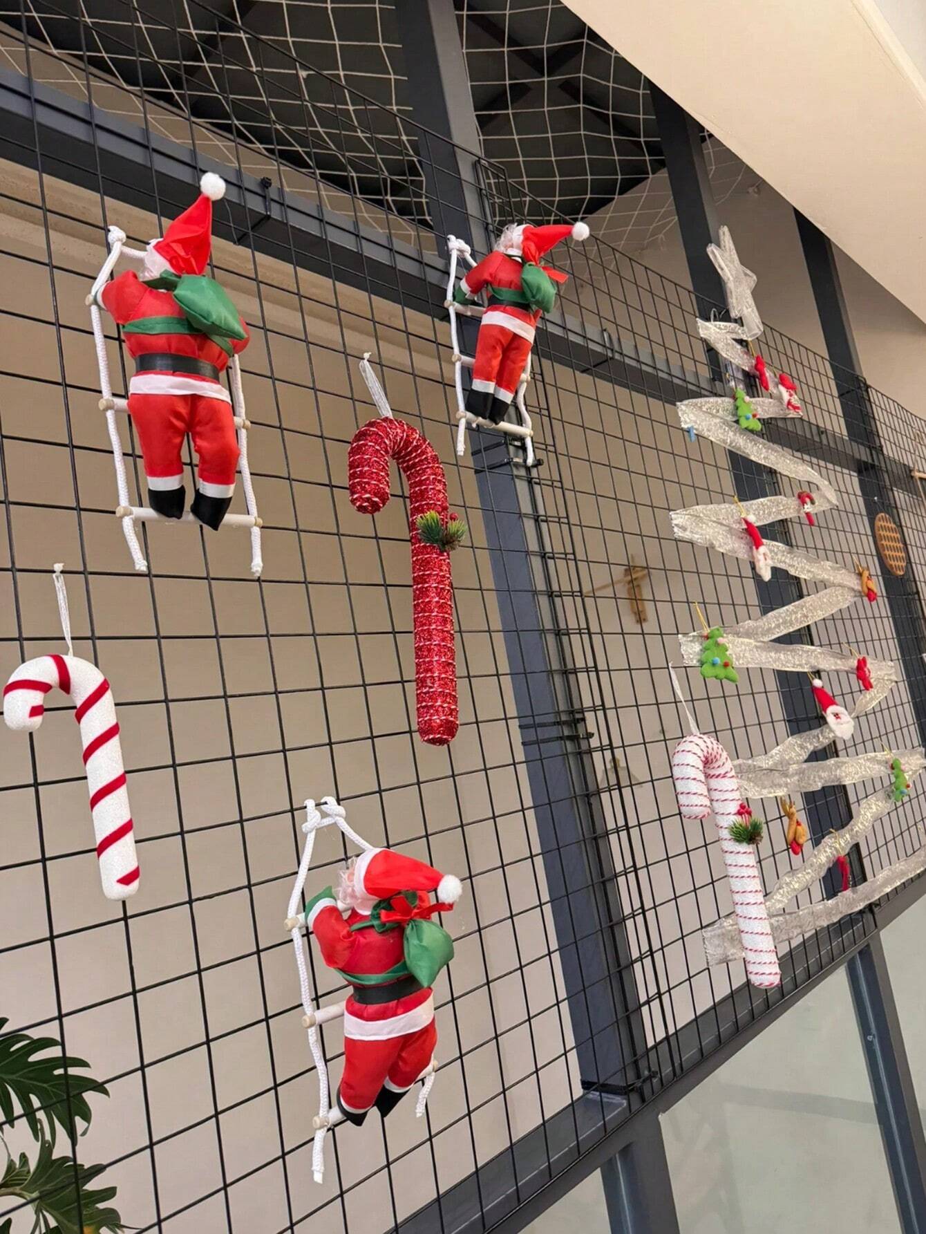 1pc Climbing Santa Claus on Rope Ladder – Fun Christmas Tree Ornament and Hanging Decoration for Indoor & Outdoor Use. Perfect for Party Décor, Windows, Walls, and Holiday Home Displays. Available in Two Sizes.