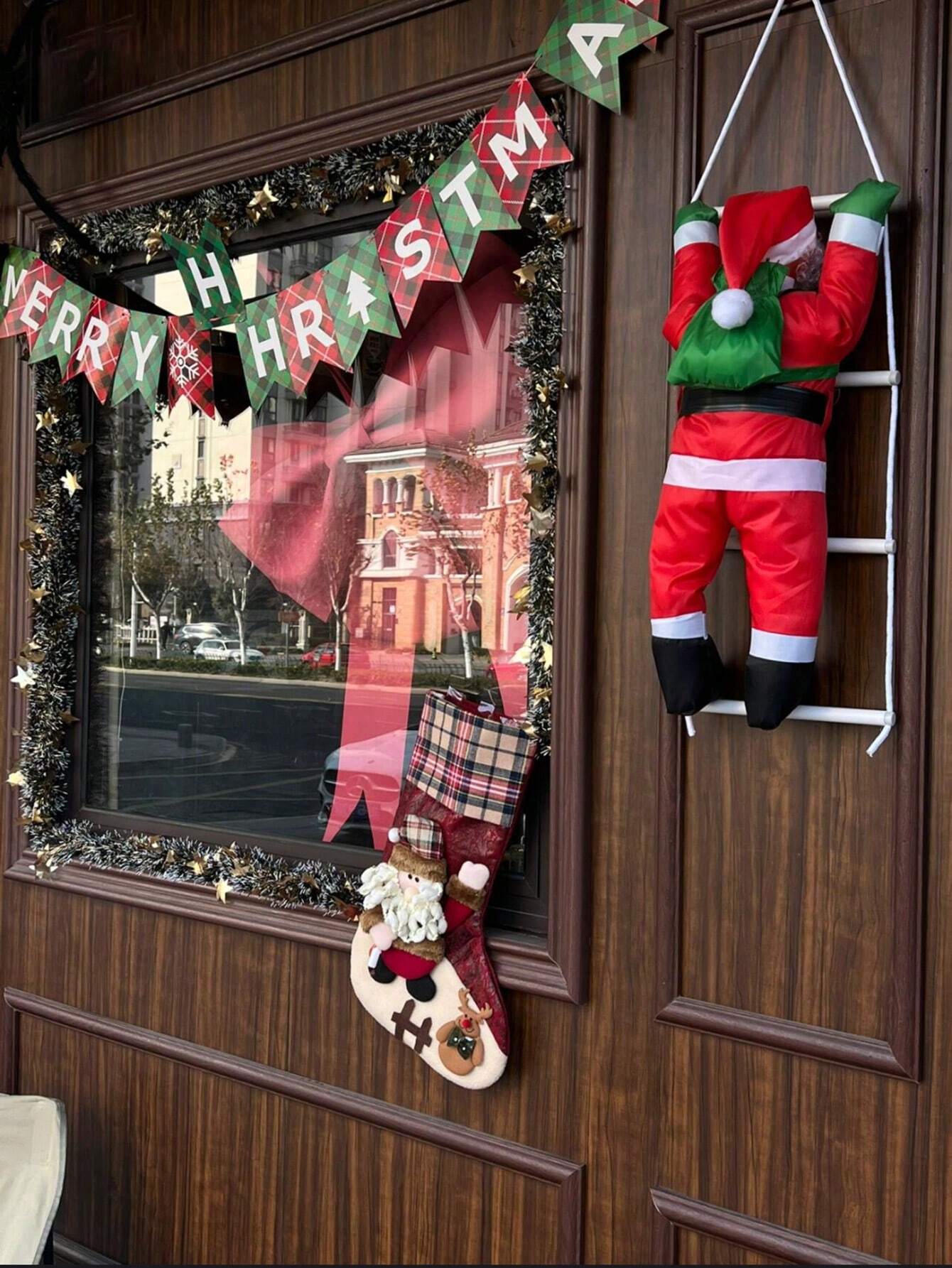 1pc Climbing Santa Claus on Rope Ladder – Fun Christmas Tree Ornament and Hanging Decoration for Indoor & Outdoor Use. Perfect for Party Décor, Windows, Walls, and Holiday Home Displays. Available in Two Sizes.