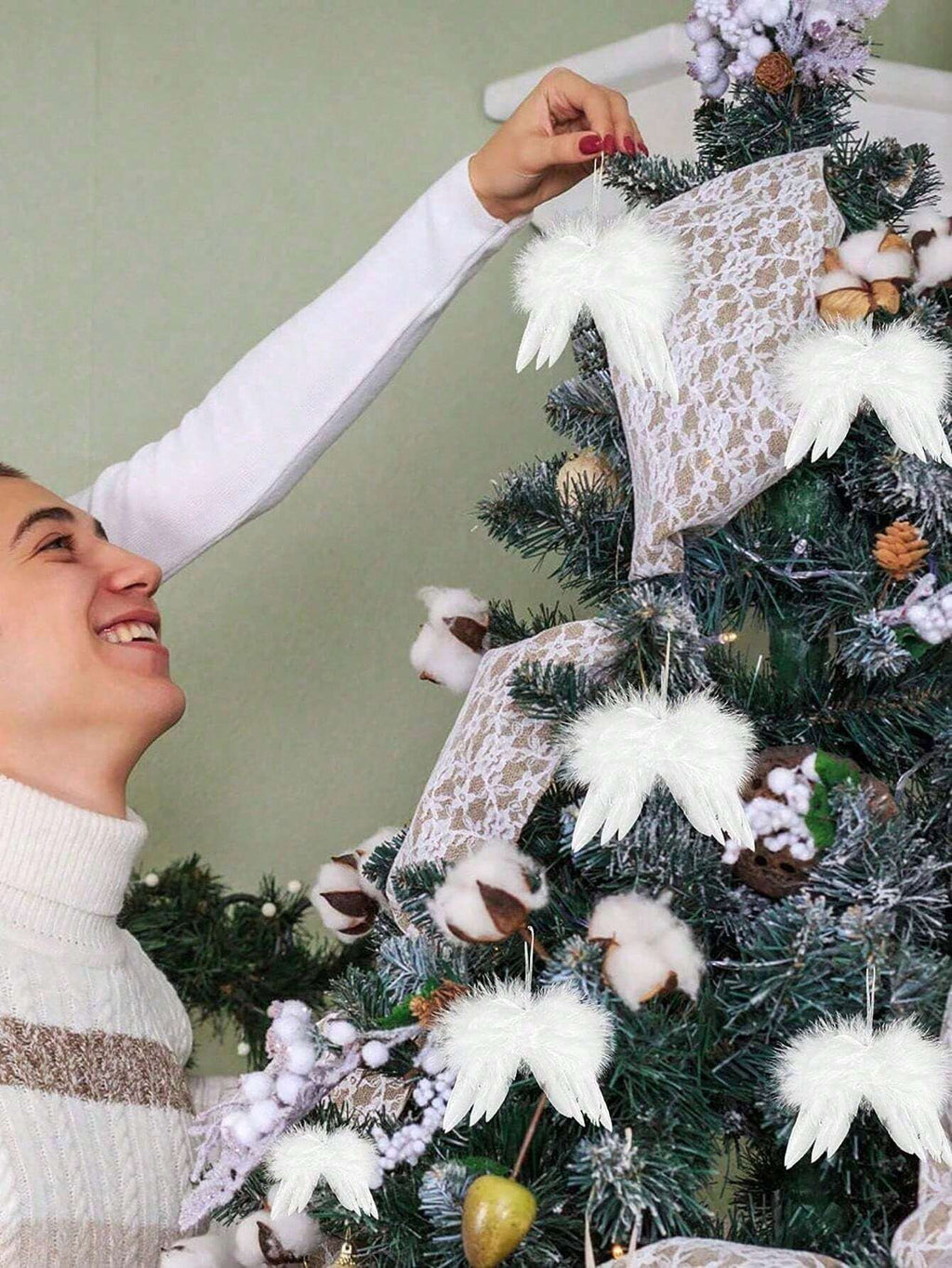 10-Piece White Angel Wings Christmas Decorations – Elegant Feather Ornaments for Christmas Trees, DIY Crafts, and Holiday Garland Accessories. Perfect for Family Gatherings, Party Décor, and Handmade Festive Creations.