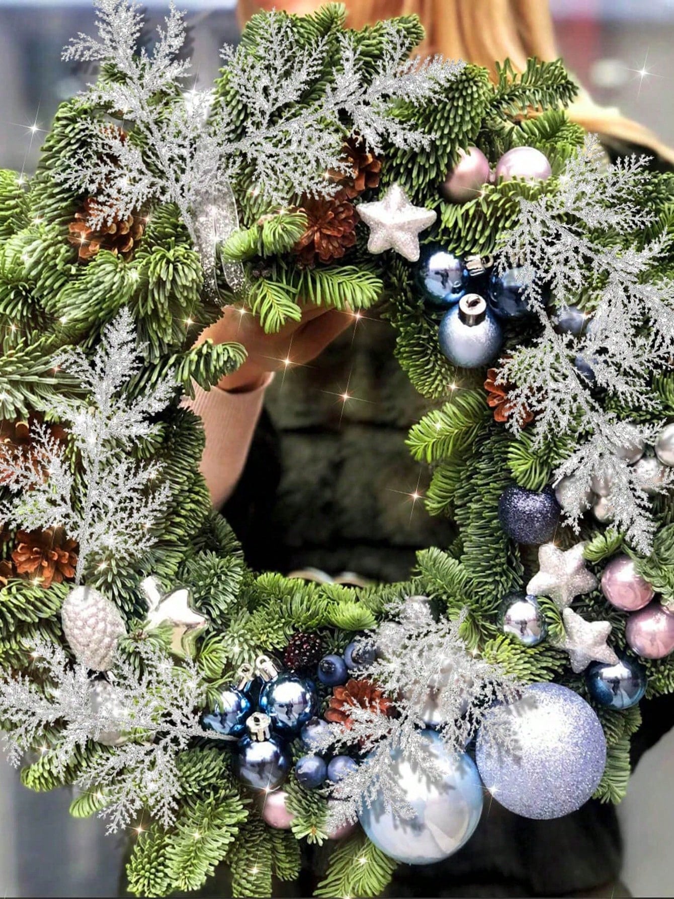 20pcs/10pcs Christmas Glitter Pine Needles – Custom Hanging Faux Pine Leaves, Cedar Stems, and Christmas Leaf Branches for DIY Crafts, Garlands, and Home Decorations. Golden Sparkle Artificial Pine Sprigs with Sequins.