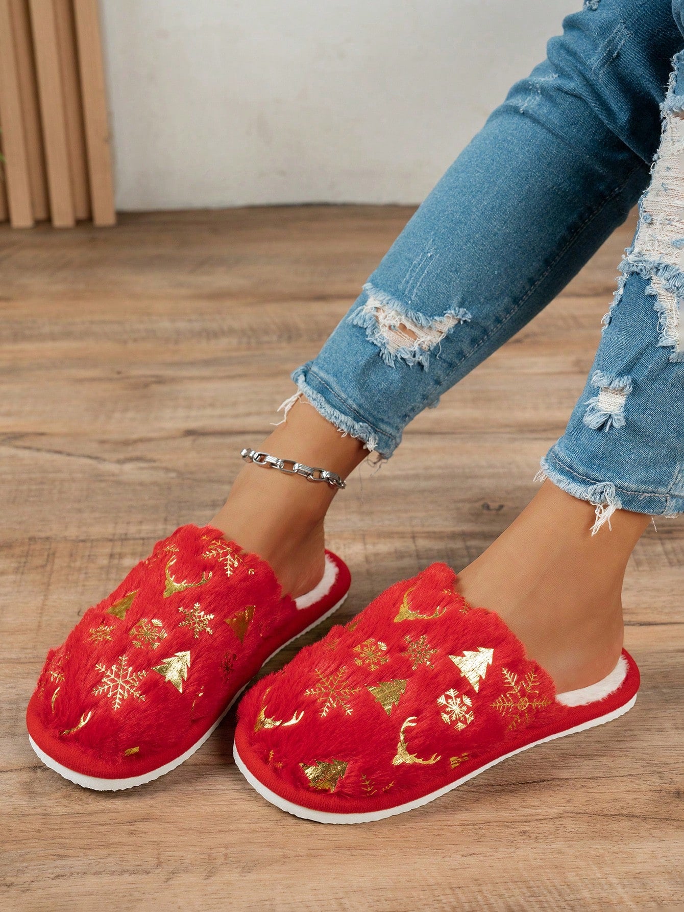 Fall/Winter Christmas Couple Plush Warm Indoor Slippers – Soft Cozy Home Footwear for Men and Women, Perfect for Holiday Season, Winter Nights, and Christmas Gifts.