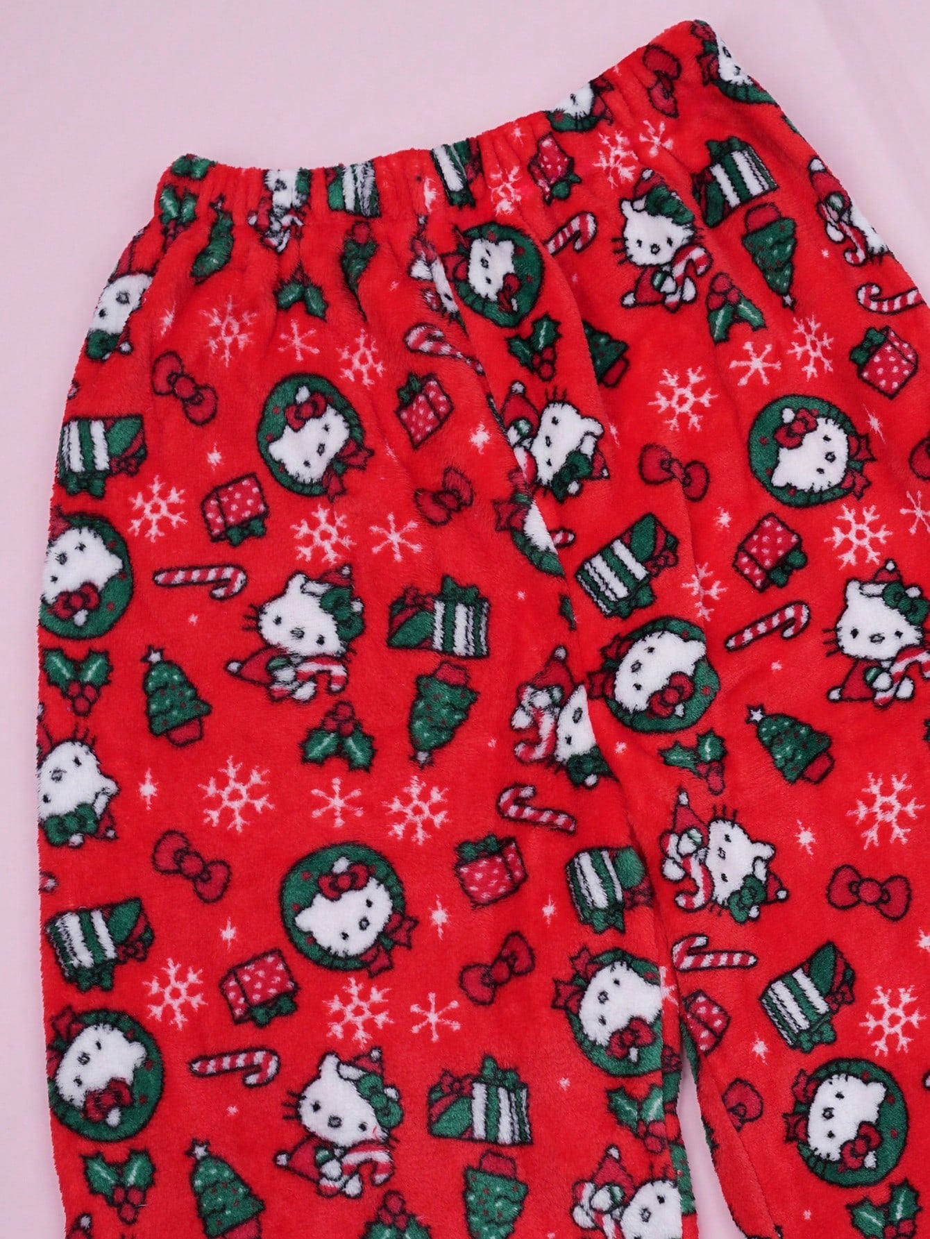 Sanrio Flannel Fuzzy Pants – featuring adorable Hello Kitty and friends! These ultra-soft, cozy, and versatile pants are perfect for autumn and winter. Designed for both women and men, they combine warmth, comfort, and cuteness.