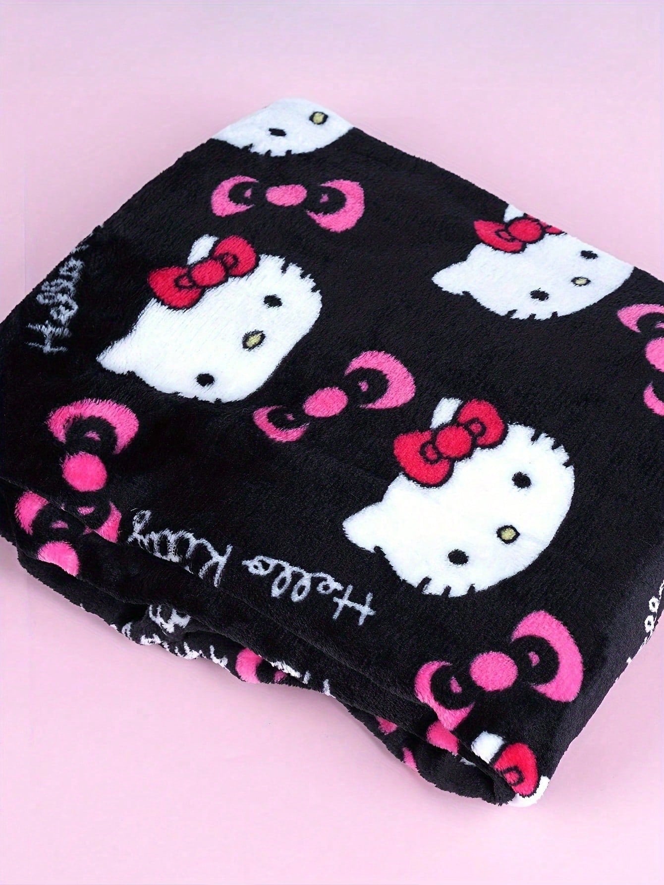 Sanrio Flannel Fluffy Pants – featuring the lovely Hello Kitty in a soft white design! Ultra-cozy, warm, and stylish for autumn and winter. Perfect for women who love comfort and cute fashion, ideal for lounging at home or casual outings.