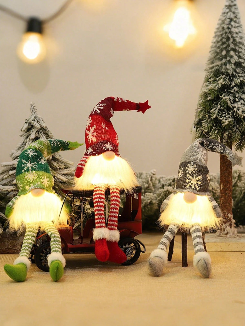 Light Up Christmas Dwarfs – adorable handmade Scandinavian plush figures with built-in LED lights! These 23 cm battery-operated Christmas decorations add a magical glow to your home. Perfect for table displays, festive dinners, or cozy holiday corners